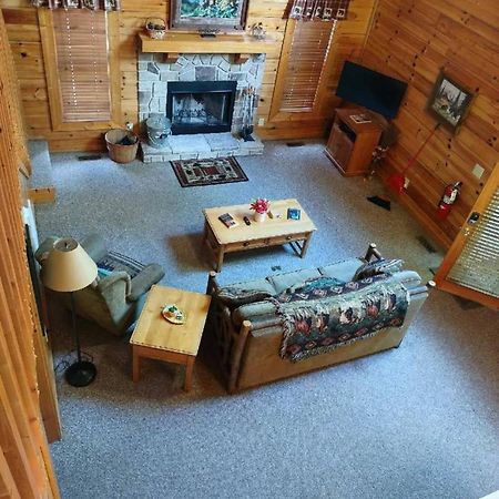 Beautiful 2 Bed Cabin With Hot Tub And Resort Pool Sevierville Eksteriør bilde