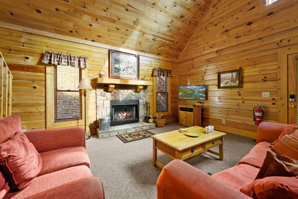 Beautiful 2 Bed Cabin With Hot Tub And Resort Pool Sevierville Eksteriør bilde