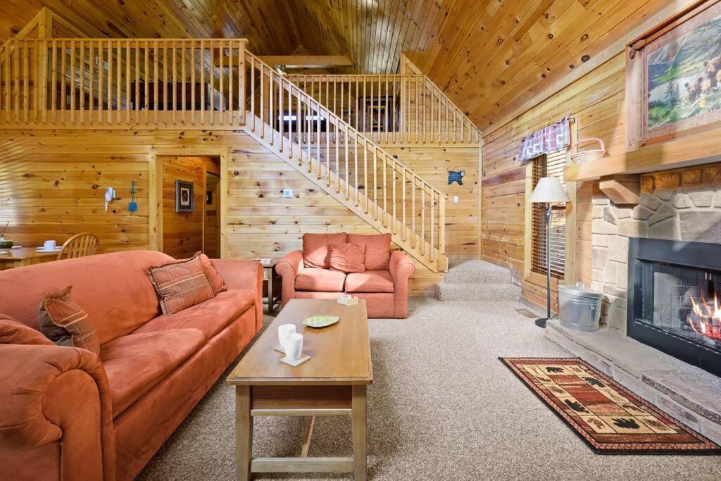 Beautiful 2 Bed Cabin With Hot Tub And Resort Pool Sevierville Eksteriør bilde