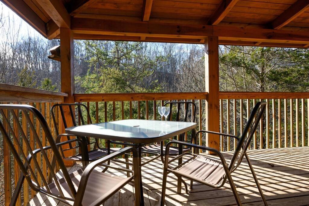 Beautiful 2 Bed Cabin With Hot Tub And Resort Pool Sevierville Eksteriør bilde