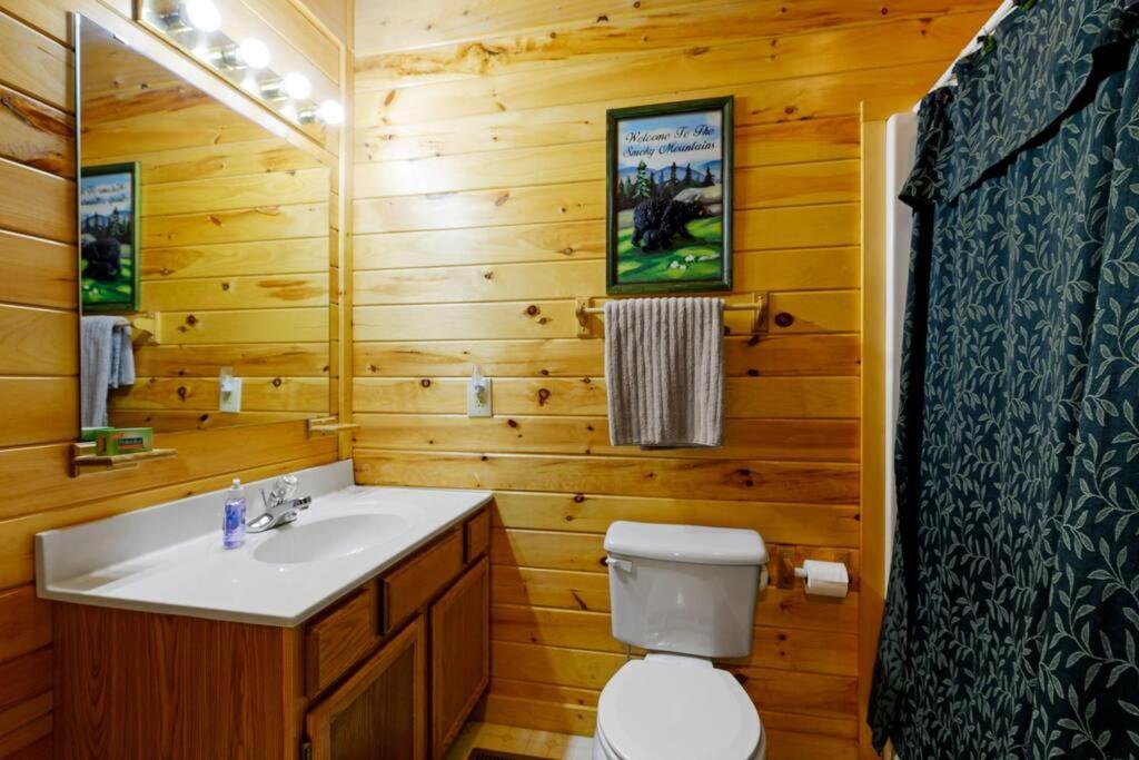 Beautiful 2 Bed Cabin With Hot Tub And Resort Pool Sevierville Eksteriør bilde