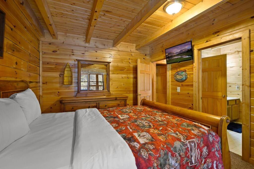 Beautiful 2 Bed Cabin With Hot Tub And Resort Pool Sevierville Eksteriør bilde