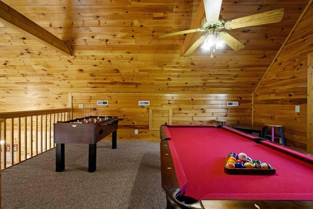 Beautiful 2 Bed Cabin With Hot Tub And Resort Pool Sevierville Eksteriør bilde